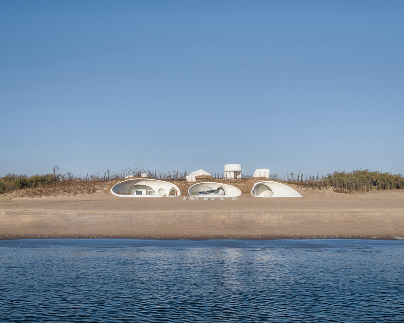 نگاهی به طراحی موزه هنر UCCA در دل ساحل شنی Qinghuangdao